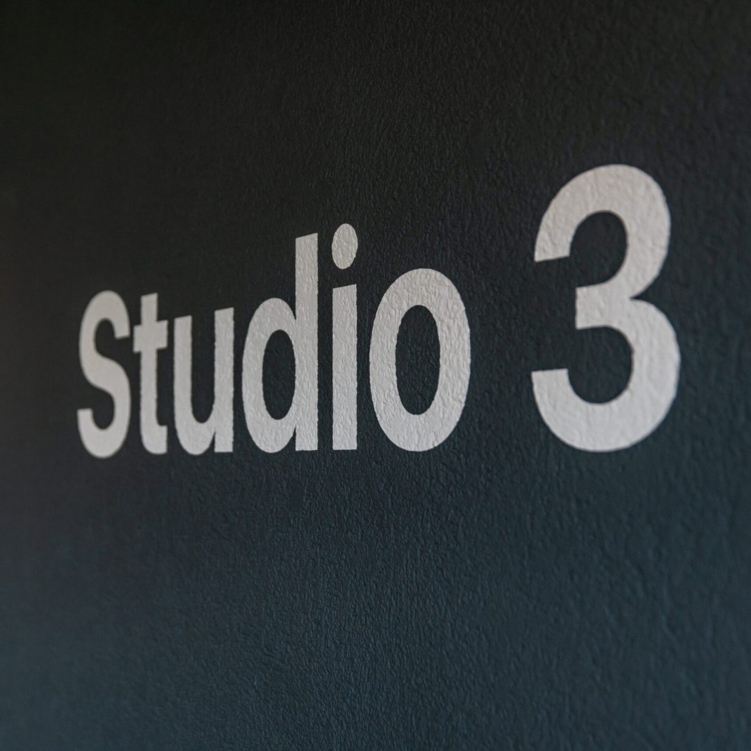 Premium Produktions- und Eventstudio Stage 3 in Freiburg mit vielseitigem Setup für Content Creation, Konferenzen, Konzerte und Ausstellungen
