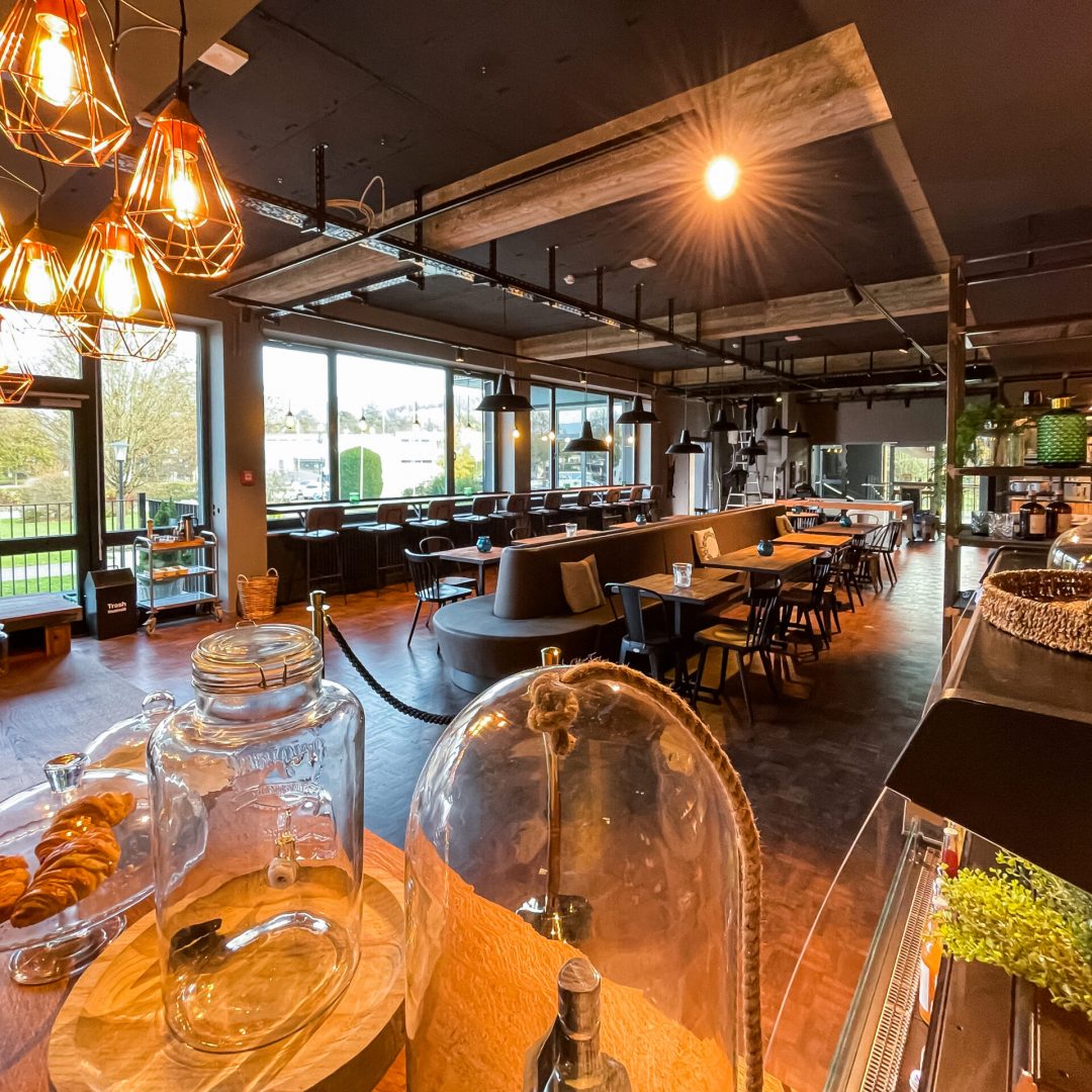 Die Barn Kitchen bei Black Forest Studios in Freiburg verbindet Café, Bar und kreative Eventlocation in einzigartiger Studio-Atmosphäre