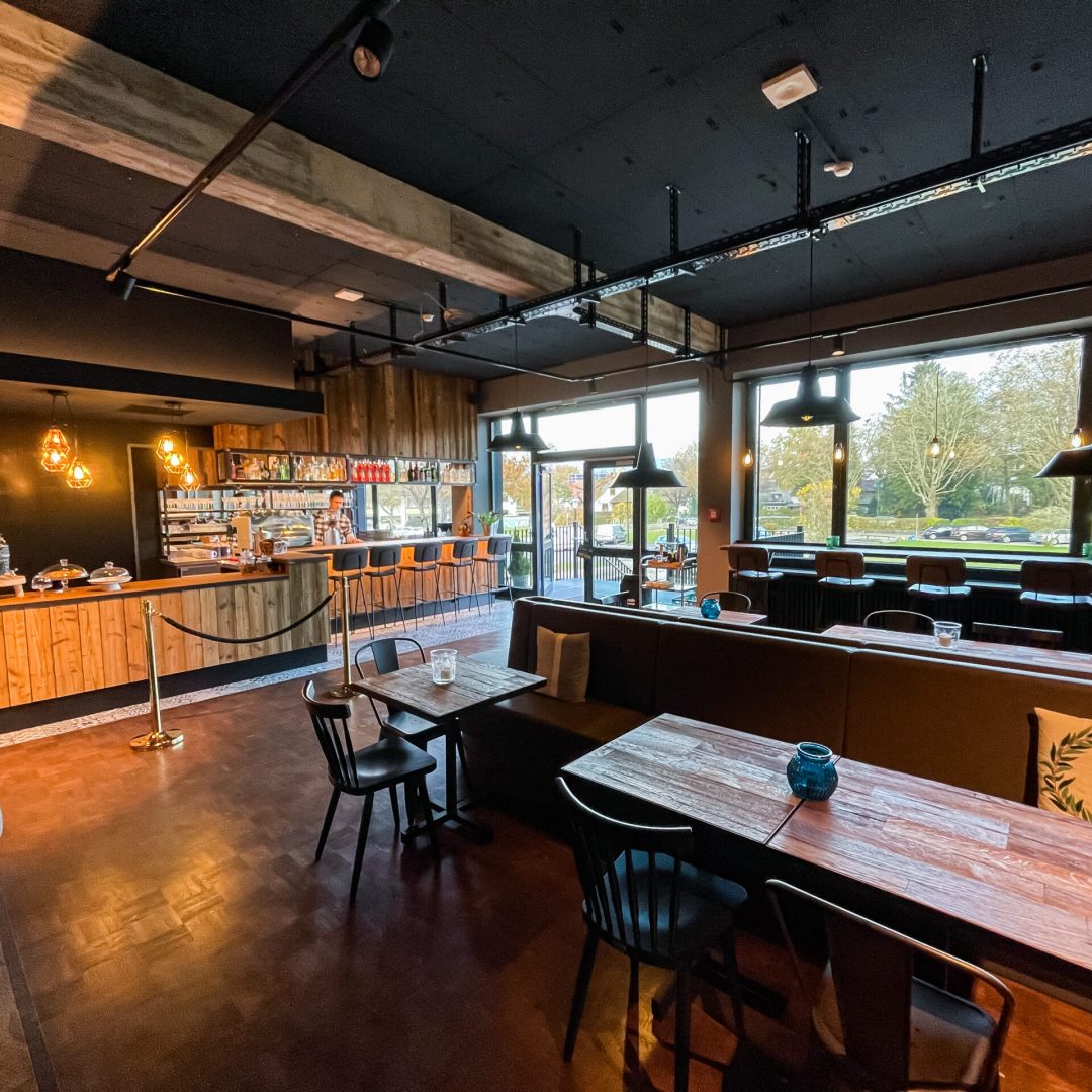 Moderne Community- und Eventfläche Barn Kitchen in Deutschland ideal für Afterworks, Networking Events, Filmproduktionen und kreative Zusammenkünfte