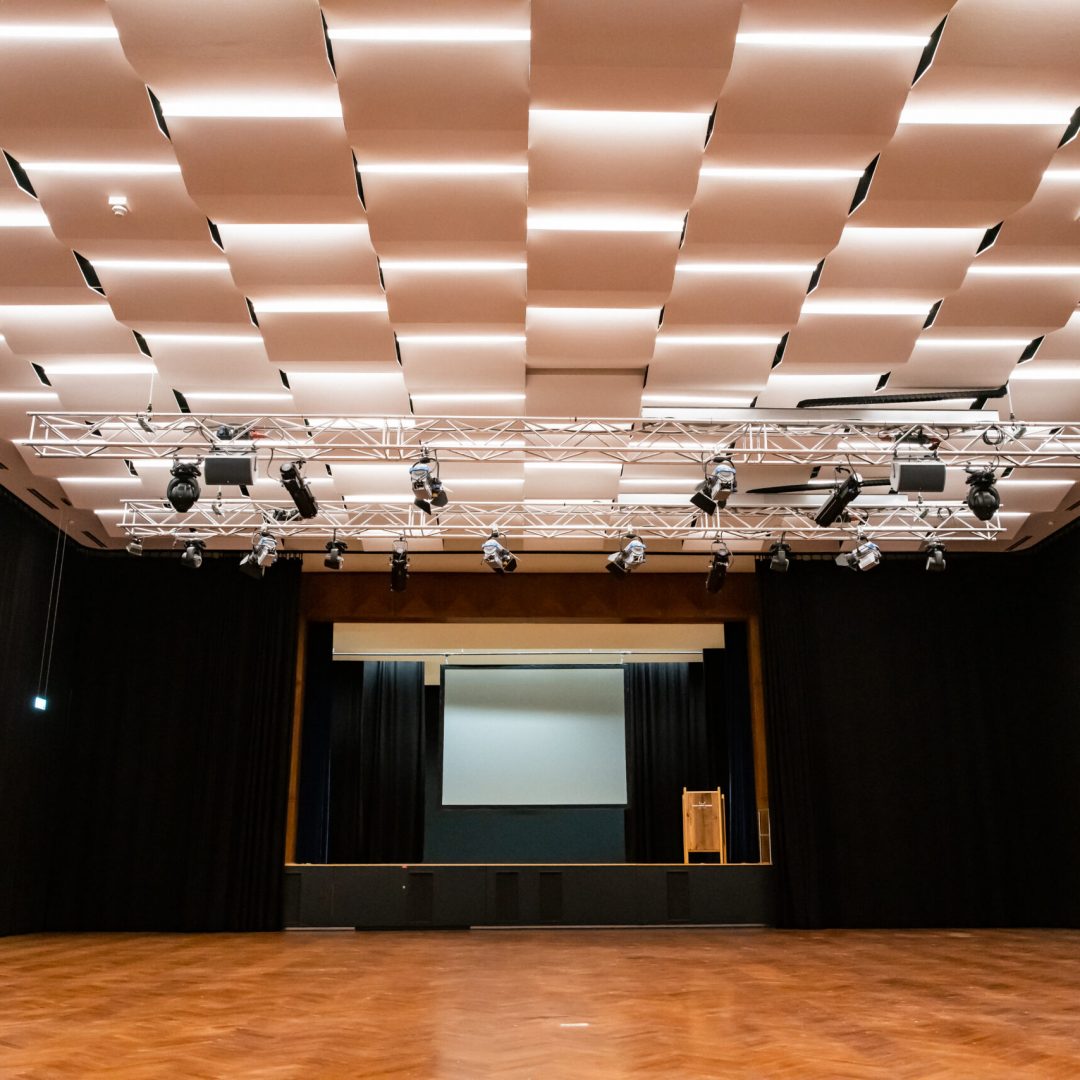 Stage 1 Produktionsstudio mit flexibler Event- und Filmkulisse
