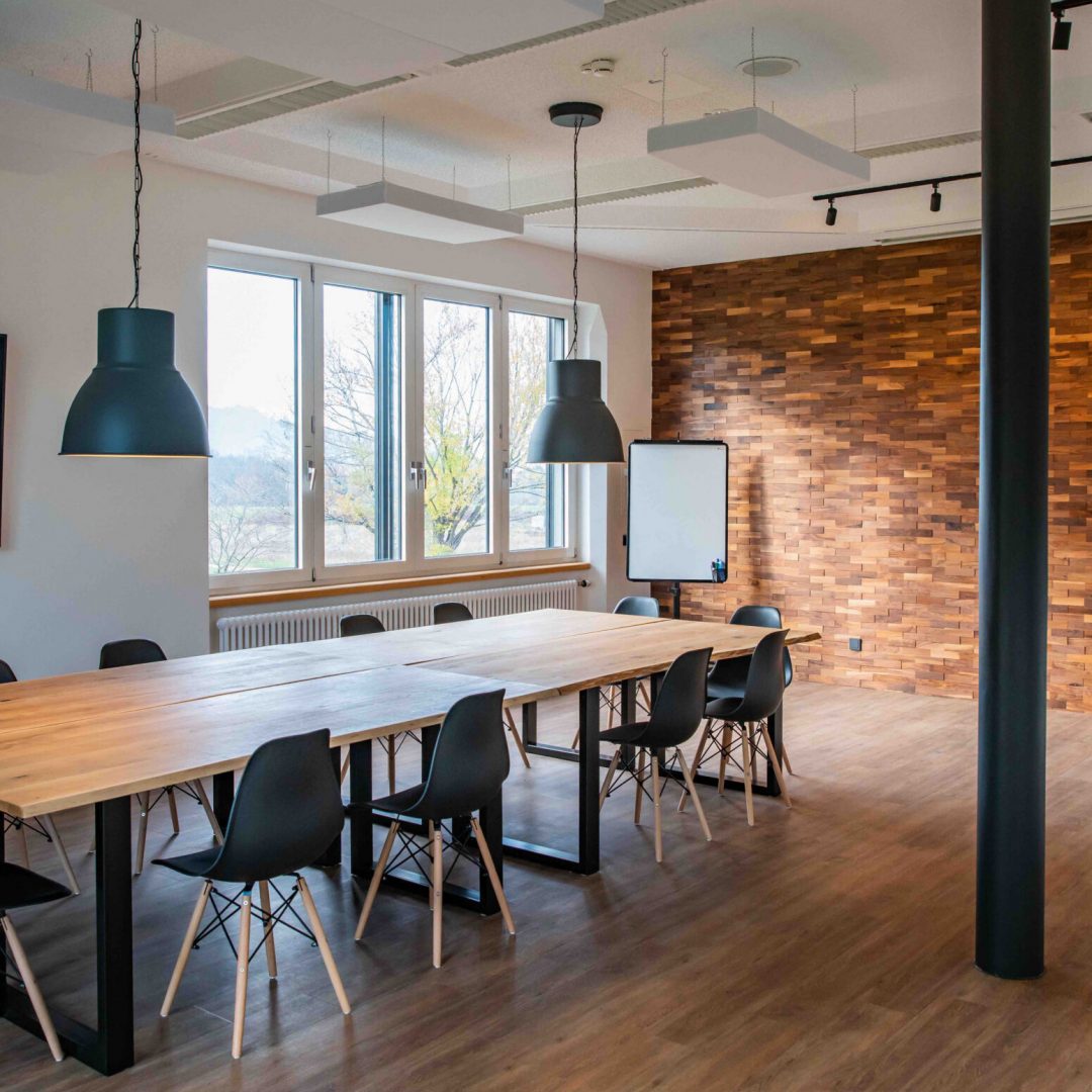 Kreativer Konferenzraum Studio 5 bei Black Forest Studios für Team Meetings, Coachings, Seminare und hybride Workshops